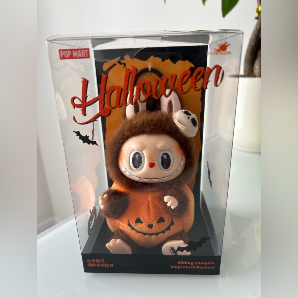 Pop Mart Sitting Pumpkin Labubu Plush bag Charm collectible